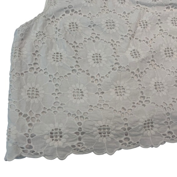 Lilly Pulitzer Daisy Eyelet White Crop Top Size 8 | Resort Wear Summer Tank - Picture 2 of 6